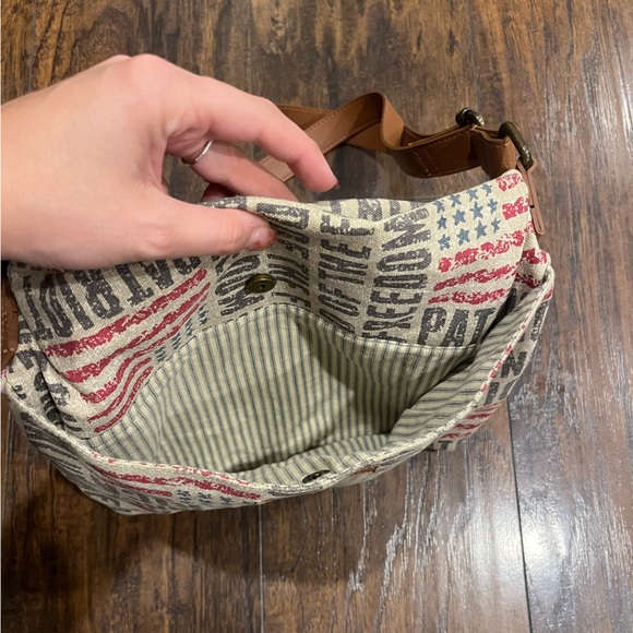 Bella Taylor Americana Crossbody Bag - Picture 4 of 7